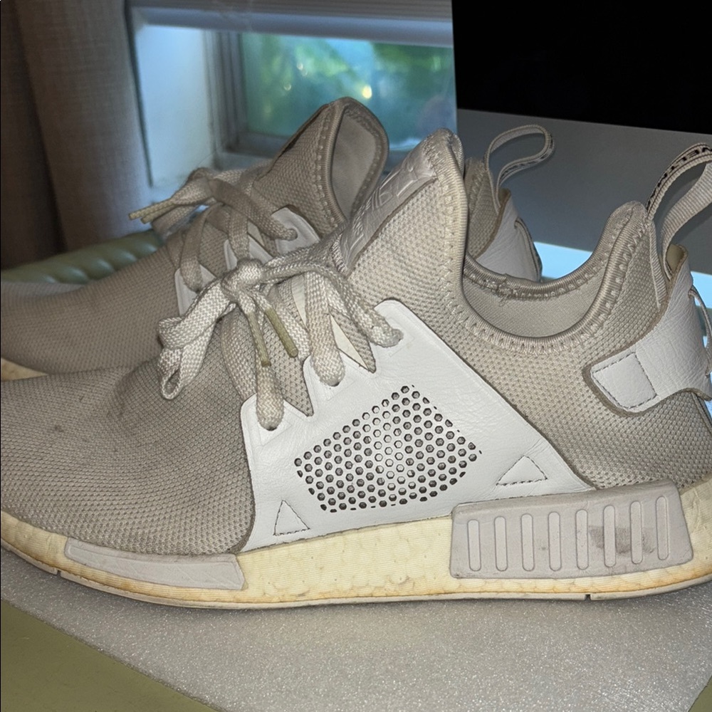 adidas White Athletic Shoes with Modern Design